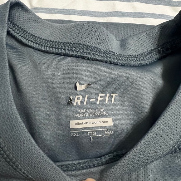 Nike dry fit short sleeve shirt. Men size XXL. - Picture 11 of 13